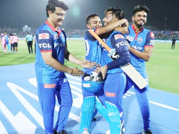 2019 IPL में राजस्थान रॉयल्स के खिलाफ पंत ने बेहतरीन पारी खेली थी। इसके बाद गांगुली, पृथ्वी शॉ और श्रेयस अय्यर उन्हें बधाई देते हुए।