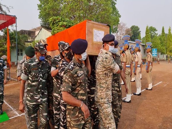 शहीद जवान को सलामी के बाद पार्थिव शरीर को घर ग्राम भेजा गया।