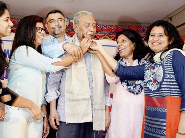 कोच संजय चक्रवर्ती (बीच में) के साथ सुमा शिरुर (बाएं) और गगन नारंग (पीछे)। (फाइल फोटो) - Dainik Bhaskar