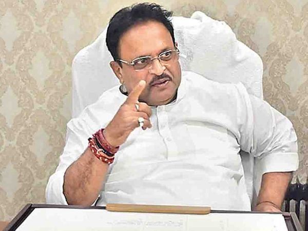 चिकित्सा मंत्री डॉ. रघु शर्मा (फाइल फोटो)। - Dainik Bhaskar