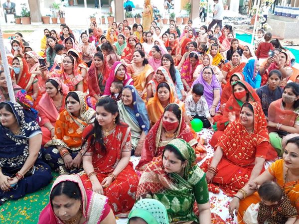 अजमेर में फाग महोत्सव: राधा-कृष्ण और उनकी सखियाें ने नृत्य प्रस्तुत कर मन मोहा