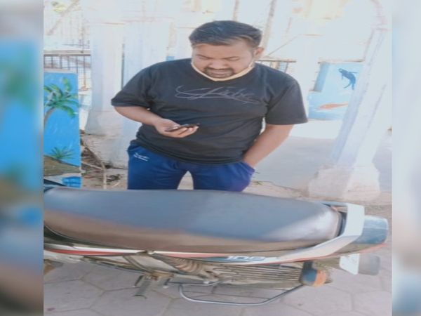 सागरताल पर खुदकुशी करने पहुंचा युवक, जिसे पुलिस ने समय पर पहुंचकर बचा लिया - Dainik Bhaskar