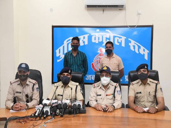 सीएसपी तुषार सिंह ने बाइक चोरी मामले का खुलासा करते हुए।