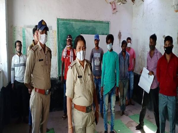 गोरखपुर पुलिस ने कोरोना प्रोटोकाल का उल्लंघन करने पर 15 लोगों को हाथीताल स्थित शासकीय माध्यमिक शाला अस्थाई जेल में निरूद्ध कराया।