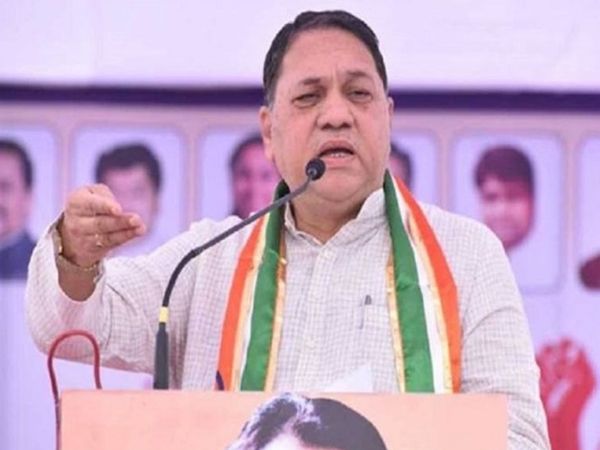 इससे पहले दिलीप पाटिल चिकित्सा शिक्षा, उच्च और तकनीकी शिक्षा, ऊर्जा मंत्री भी रहे हैं।