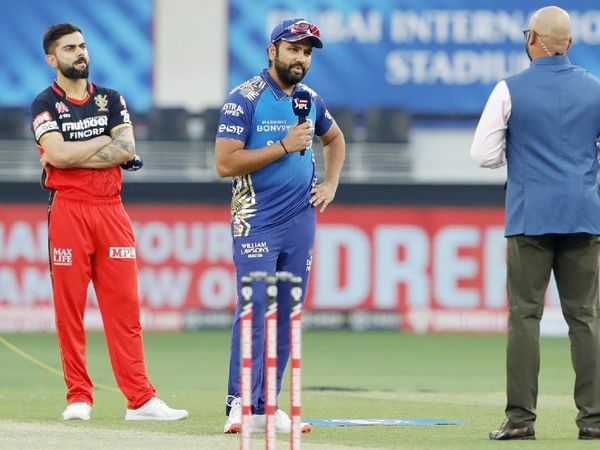 IPL का 14वें सीजन 9 अप्रैल से 30 मई तक होगा। पहला मैच RCB और MI के बीच खेला जाएगा। पिछले सीजन के एक मैच में टॉस के दौरान RCB के कप्तान विराट कोहली और MI कैप्टन रोहित शर्मा। - Dainik Bhaskar