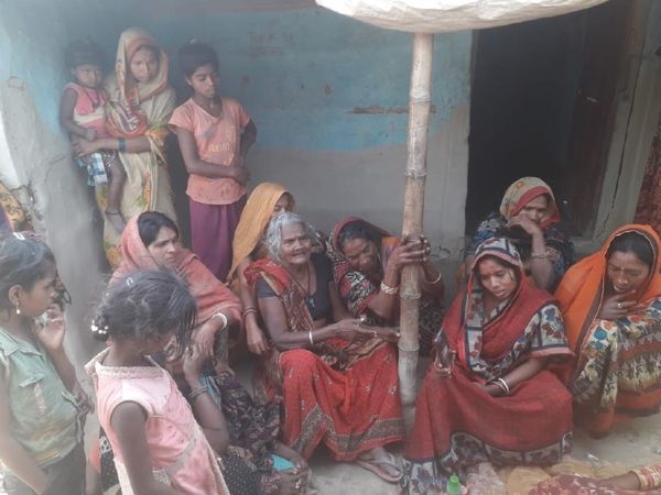 मौत के बाद परिजनों का हाल बेहाल। - Dainik Bhaskar