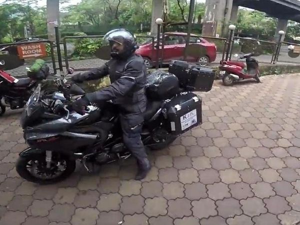 इटालियन बेनेली कंपनी की इस स्पोर्ट्स बाइक को दमन से जब्त किया गया है।
