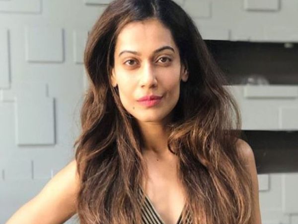 पायल के ट्वीट के खिलाफ मुंबई के एडवोकेट अली काशिफ खान देशमुख ने मुंबई की अंबोली पुलिस स्टेशन में कंप्लेंट दर्ज कराई थी, लेकिन पुलिस ने जब इस मामले का संज्ञान नहीं लिया था। - Dainik Bhaskar