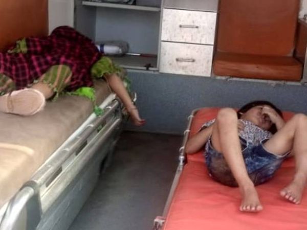 घायल बालिका को एंबुलेंस से अस्पताल ले जाया गया