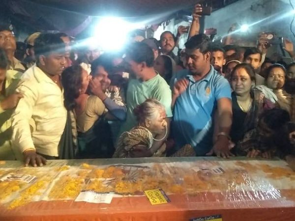 पार्थिव शरीर के पहुंचने पर परिवार में मचा हाहाकार।