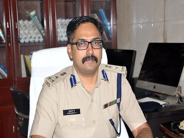 बस्तर IG सुंदरराज पी इस पूरे मिशन पर नजर रखे हुए हैं। उन्होंने दैनिक भास्कर से कहा हमारा जिम्मा जवान की सुरक्षित वापसी है।