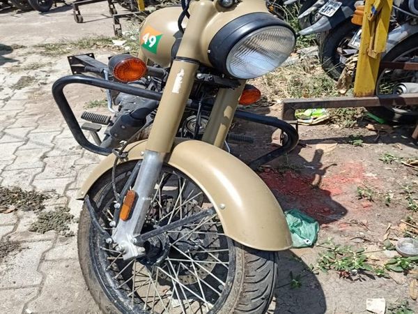 आरोपियों के पास से यह बुलेट मिली है।