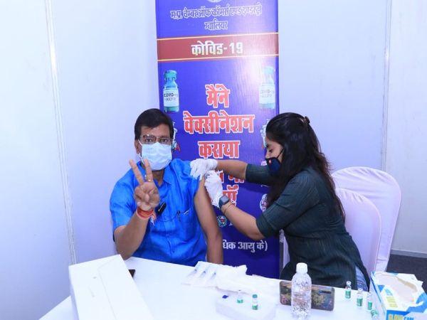 12533 vaccinated at 142 center on Wednesday | बुधवार को 142 सेंटर पर 12533 ने लगवाई वैक्सीन