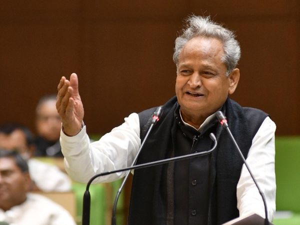 गहलोत कैबिनेट ने EWS युवाओं को सरकारी नौकरियों में आयु सीमा में छूट देने के लिए नियमों में बदलाव को मंजूरी दी है (फाइल फोटो) - Dainik Bhaskar