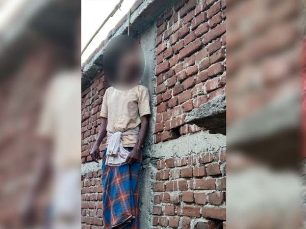 मृतक ने मौत के पहले एक सुसाइड नोट लिखा था, जिसे पहने गए शर्ट के पॉकेट से बरामद किया गया। - Dainik Bhaskar