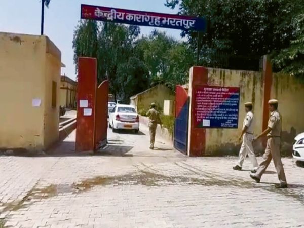 यह कैसा प्यार: पत्नी की हत्या में उम्रकैद काट रहे कैदी के साथ रहने सेवर खुली जेल में पहुंची प्रेमिका