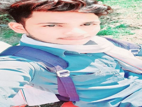 Two miscreants who rode the bike to the contractor talking to the maternal uncle on the phone from the factory looted the mobile, the bike was without a number plate | फैक्ट्री से निकलकर फोन पर मामा से बात कर रहे ठेकेदार से बाइक सवार दो बदमाशों ने मोबाइल लूटा, बिना नंबर प्लेट की थी बाइक