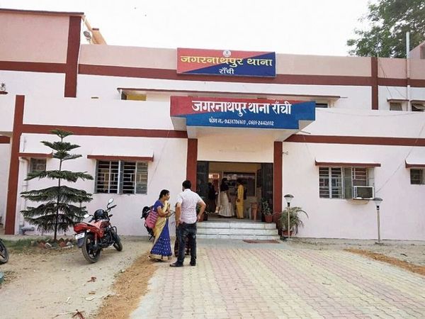 युवक हार्डवेयर की दुकान में काम करता था। पुलिस शव को कब्जे में लेकर पोस्टमार्टम के लिए भेज दी है। (फाइल) - Dainik Bhaskar