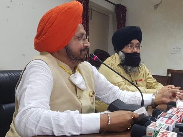 जालंधर में पत्रकारों से बातचीत करते सीनियर भाजपा नेता मनजीत सिंह राय। - Dainik Bhaskar