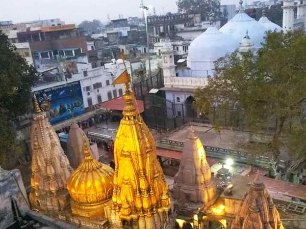 In Varanasi, on the orders of the Mughal emperor Aurangzeb, the historic temple was demolished and the Gyanvapi mosque was built. The Hindu community considers it to be its historical site. - File photo. - Dainik Bhaskar