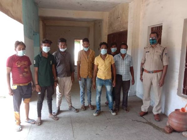 अस्थाई मेल में बंद होने के बाद मास्क पहनने का लिया संकल्प।