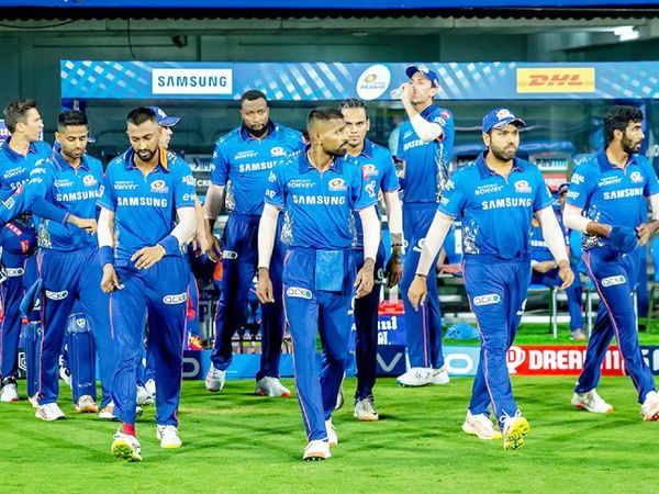 MI ने 15 ओवर में 3 विकेट पर 128 रन बनाए। आखिरी 30 बॉल में 6 विकेट गंवाकर 31 रन जोड़े।