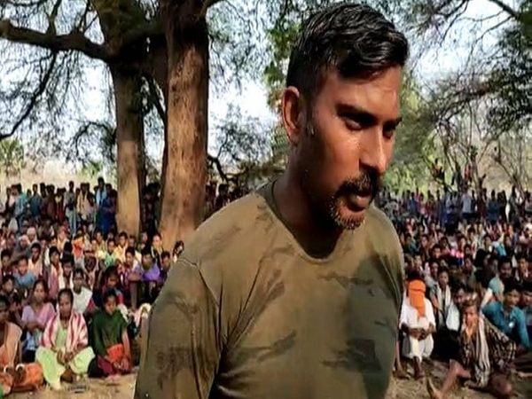 20 गांव के लोगों की सभा बुलाकर राकेश्वर को छोड़ा गया।