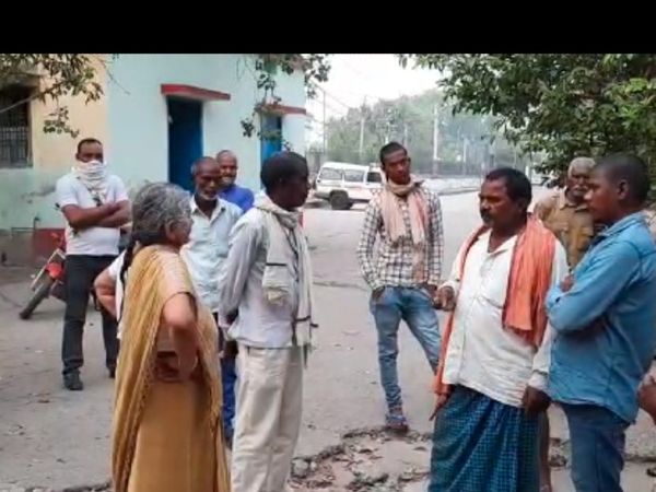 मृतक के परिजन। - Dainik Bhaskar