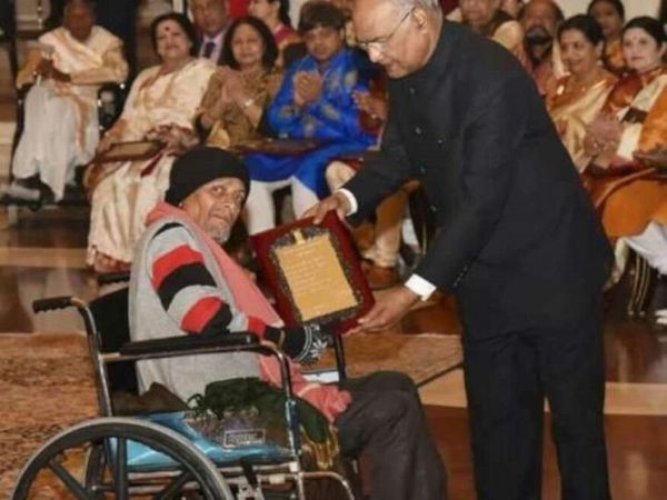 फरवरी 2019 में दीपक तिवारी को राष्ट्रपति रामनाथ कोविंद ने सम्मानित किया।-फाइल फोटो