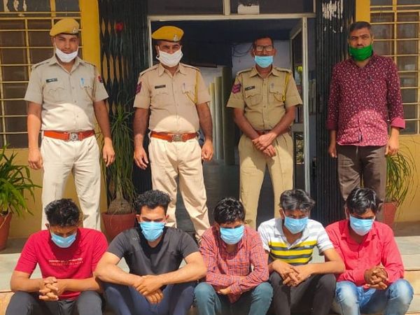 साइबर ठगों की बड़ी गैंग पकड़ी, नेटवर्क पूरे देश में:MBA और बीटेक करने वाले छात्रों की करतूत, पुराने नंबरों को खोजते और उनसे अटैच पेटीएम, फोन-पे वॉलेट से करते थे बैंक खाते साफ