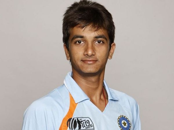 हर्षल पटेल की 2010 की तस्वीर। तब वे भारत अंडर-19 टीम में चुने गए थे।