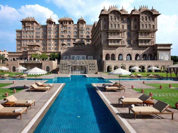 अभेद्य दुर्ग बना राजस्थान:अब असम के प्रत्याशी पहुंचे जयपुर; पहले हो चुकी महाराष्ट्र, मध्यप्रदेश, गुजरात और राजस्थान के विधायकों की बाड़ाबंदी