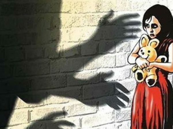 राजाखेड़ा क्षेत्र की घटना:घर से नाबालिग को बुलाकर लाई बहन, भाई ने किया दुष्कर्म; आरोपी और उसका परिवार घर में ताला लगाकर फरार