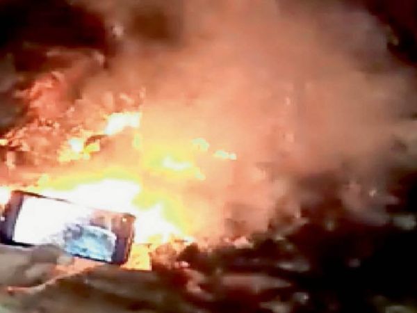 लोहार्गल की घटना:लोहार्गल की पहाड़ी में आदमी को जलाया, लोग वीडियो बनाते रहे