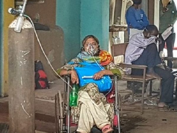 गंभीर मरीजों की बढ़ती संख्या ने प्रदेश के सबसे बड़े अस्पताल का ये हाल कर दिया है।