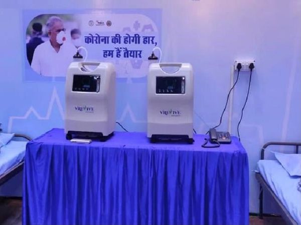 इंडोर स्टेडियम रायपुर में बने कोविड अस्पताल में ऑक्सीजन के लिए खास मशीनें हैं।