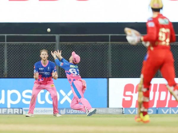 जोस बटलर और बेन स्टोक्स ने दीपक हूडा का आसान कैच छोड़ा। मुस्तफिजुर रहमान की बॉल पर हूडा का कैच बटलर के हाथों से लगकर छूट गया।