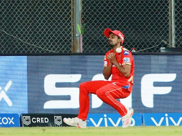 पंजाब के स्पिनर मुरुगन अश्विन ने राजस्थान के ओपनर मनन वोहरा का आसान कैच छोड़ा। पंजाब टीम की ओर से 3 कैच छूटे। इसके बावजूद टीम ने आखिरी बॉल पर जीत दर्ज की।