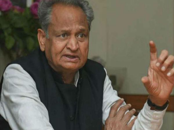 सीएम के अधिकारियों को निर्देश: बोले-जल जीवन मिशन की क्रियान्विति में तेजी लाएं अधिकारी, यह मिशन प्रदेश के लिए वरदान