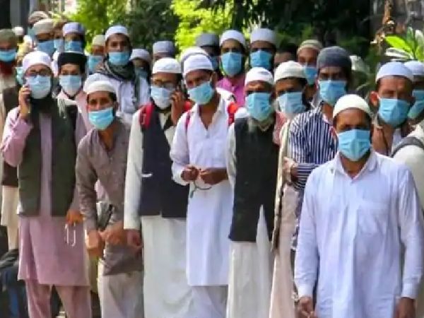 पिछले साल दिल्ली के निजामुद्दीन मरकज में तब्लीगी जमात के कार्यक्रम में एक साथ सैंकड़ों लोगों के संक्रमित मिलने के बाद पूरे देश में हंगामा हुआ था और पूरे मसले ने सांप्रदायिक रंग ले लिया था।