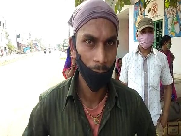 राजनांदगांव के प्रवासी मजदूर सूरत से वापस अपने गांव जा रहे हैं।