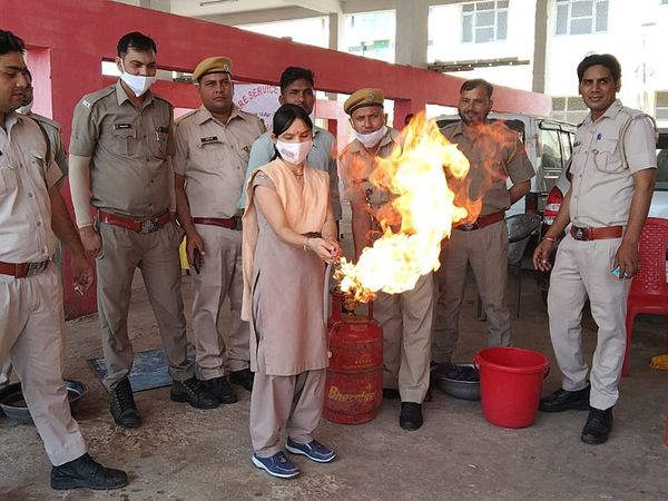 फायर सेवा सप्ताह: मेयर और आयुक्त बोले- आगजनी की घटनाओं में फौजी की तरह काम करते हैं फायरकर्मी