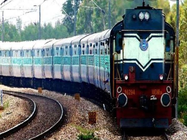 स्टेशन के किसी भी दूसरे डोर से किसी को आने जाने नहीं दिया जायेगा। - Dainik Bhaskar