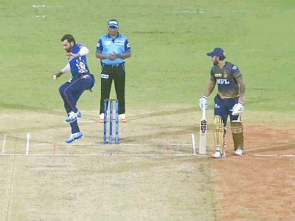 71 महीने बाद बॉलिंग कर रहे रोहित शर्मा के पैर में चोट लगी।