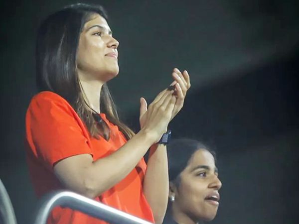 मैच के दौरान हैदराबाद को सपोर्ट करतीं फ्रेंचाइजी की को-ओनर काविया मारन।