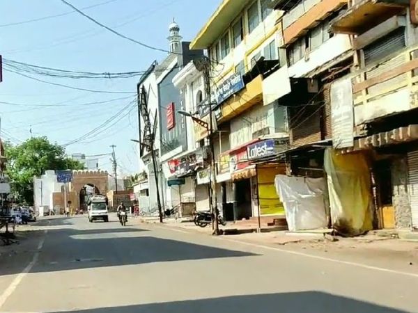 औरंगाबाद के भीड़ वाले उस्मानपुर इलाके में सडकों पर सन्नाटा देखने को मिला।