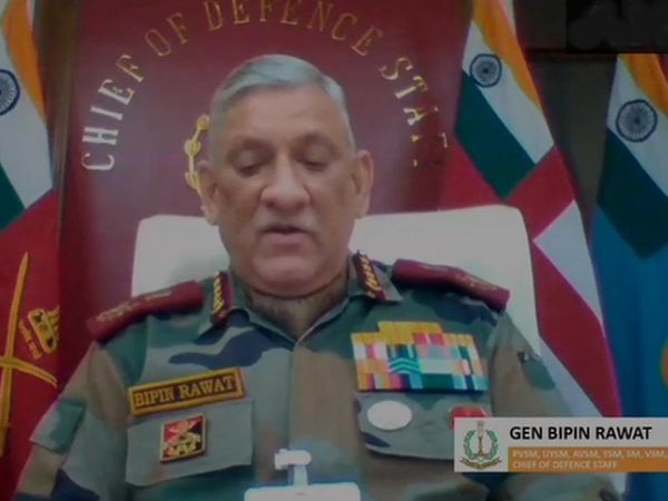 चीफ ऑफ डिफेंस स्टाफ जनरल बिपिन रावत के मुताबिक, भारत सरकार अफगानिस्तान के हालात पर करीबी नजर रख रही है। - Dainik Bhaskar
