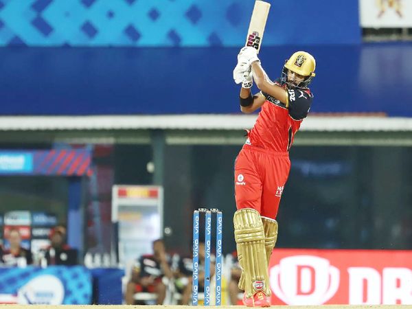 पिछले सीजन में RCB के टॉप स्कोरर रहे देवदत्त पडिक्कल इस मैच में कुछ खास नहीं कर सके। वे 13 बॉल पर 11 रन बनाकर आउट हुए।