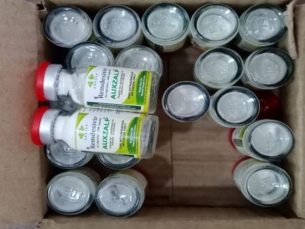 एक बॉक्स में रेमडेसिविर की 25 वायल थीं।